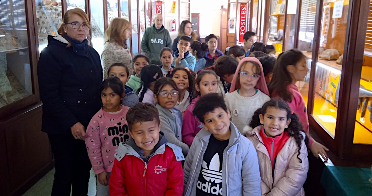 En el Museo nos visitaron del Club de niños 'Los Caramelos'.